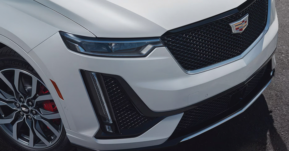 2025 Cadillac XT6 badging on the front grill up close
