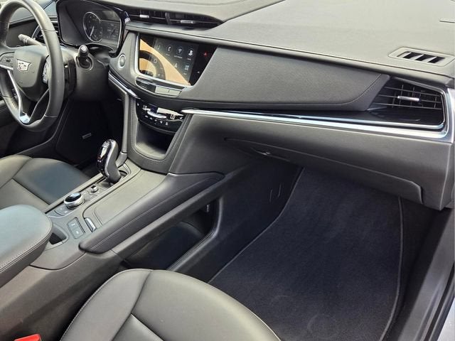 2025 Cadillac XT6 Luxury