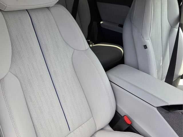 2027 Cadillac OPTIQ Premium Luxury - Photo 22