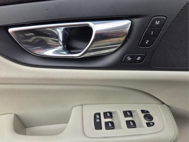 2019 Volvo S60 Momentum - Photo 22