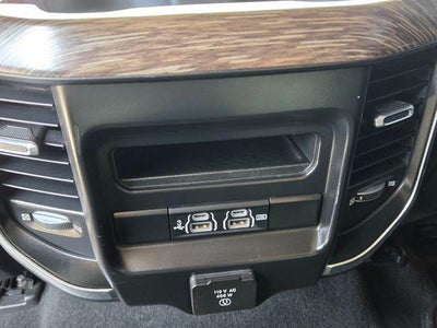 2019 RAM 1500 Laramie 4x4 Crew Cab 5'7" Box