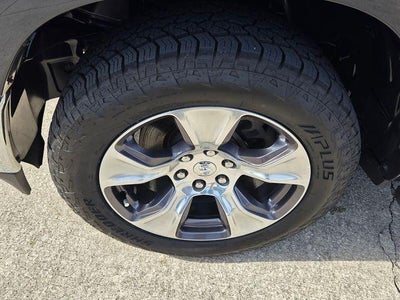 2019 RAM 1500 Laramie 4x4 Crew Cab 5'7" Box