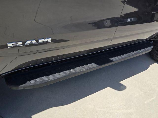 2022 RAM 1500 Laramie 4x4 Crew Cab 5'7" Box