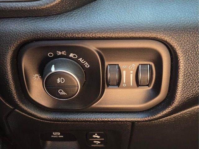 2022 RAM 1500 Laramie 4x4 Crew Cab 5'7" Box