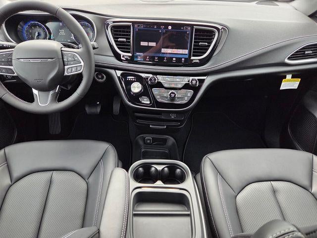 2027 Chrysler Pacifica Select FWD