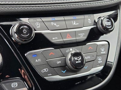 2027 Chrysler Pacifica Select FWD
