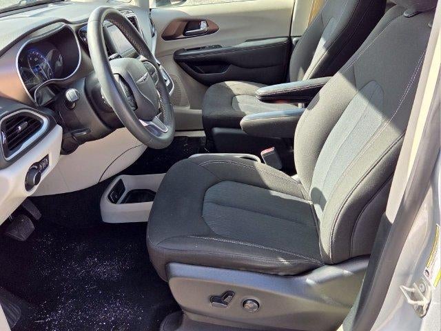 2023 Chrysler Voyager LX FWD