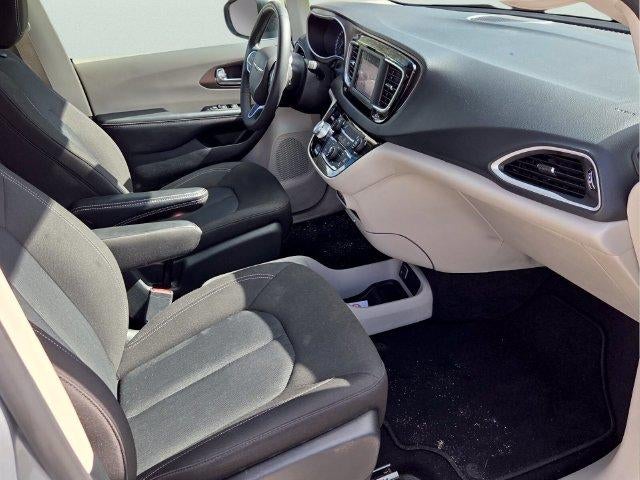 2023 Chrysler Voyager LX FWD
