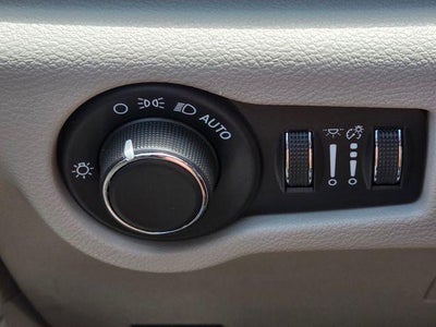 2023 Chrysler Voyager LX FWD