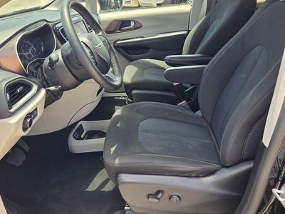 2023 Chrysler Voyager LX FWD